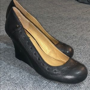 Seychelles leather closed toe wedges